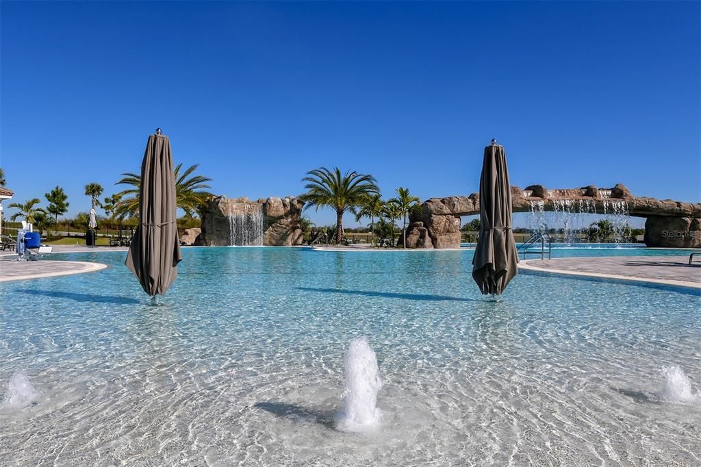 待售: $325,000 (2 贝兹, 2 浴室, 1142 平方英尺)