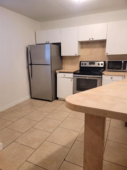 For Sale: $135,000 (1 beds, 1 baths, 909 Square Feet)