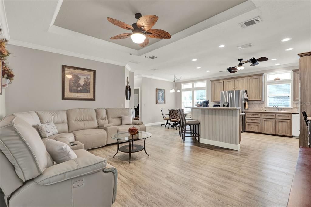 На продажу: $255,000 (3 спален, 2 ванн, 2182 Квадратных фут)