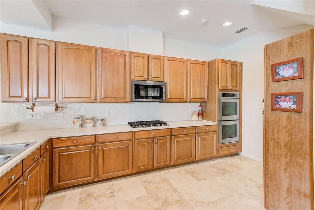 For Sale: $1,150,000 (3 beds, 3 baths, 3065 Square Feet)