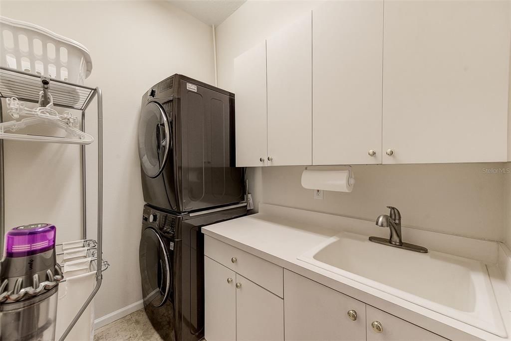 For Sale: $1,150,000 (3 beds, 3 baths, 3065 Square Feet)