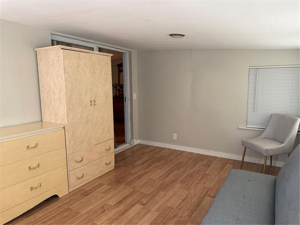 合同活跃: $149,900 (2 贝兹, 2 浴室, 1009 平方英尺)