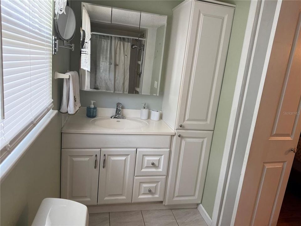 合同活跃: $149,900 (2 贝兹, 2 浴室, 1009 平方英尺)