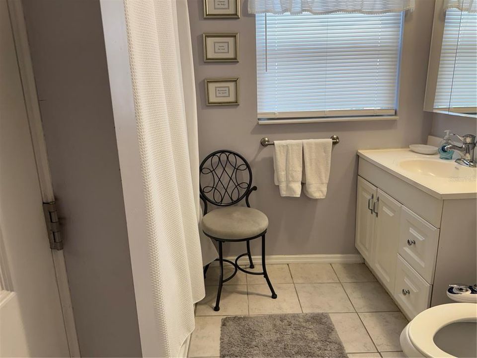 合同活跃: $149,900 (2 贝兹, 2 浴室, 1009 平方英尺)