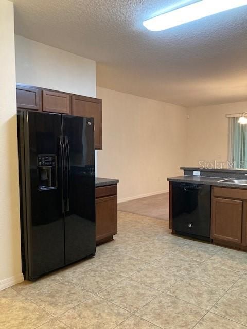 出租: $1,800 (3 贝兹, 2 浴室, 1541 平方英尺)