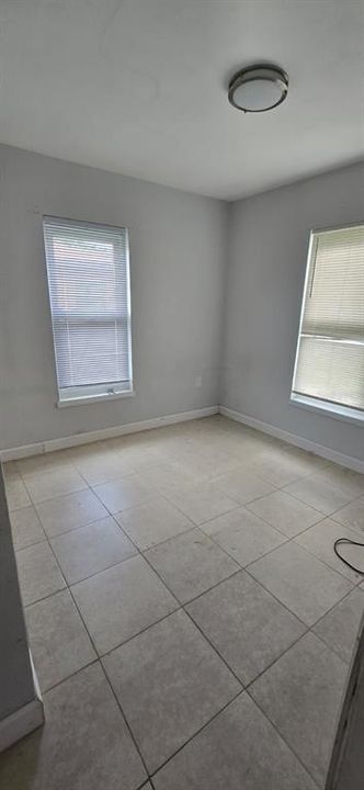 出租: $1,700 (3 贝兹, 1 浴室, 1240 平方英尺)