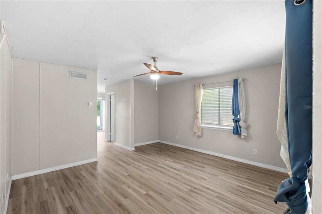 Active With Contract: $100,000 (2 beds, 1 baths, 1164 Square Feet)