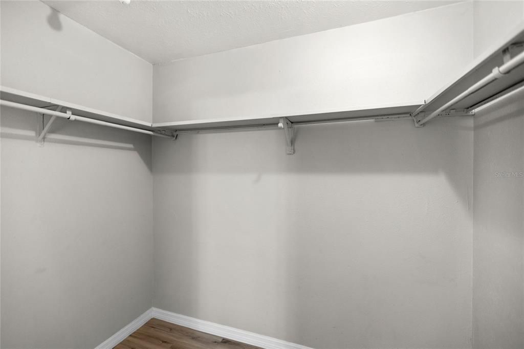 Active With Contract: $100,000 (2 beds, 1 baths, 1164 Square Feet)