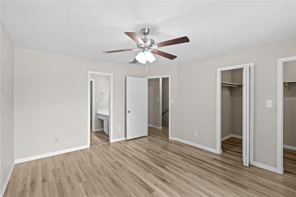 Active With Contract: $100,000 (2 beds, 1 baths, 1164 Square Feet)