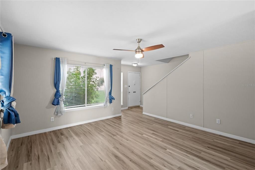 Active With Contract: $100,000 (2 beds, 1 baths, 1164 Square Feet)