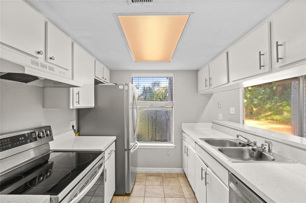 Active With Contract: $100,000 (2 beds, 1 baths, 1164 Square Feet)