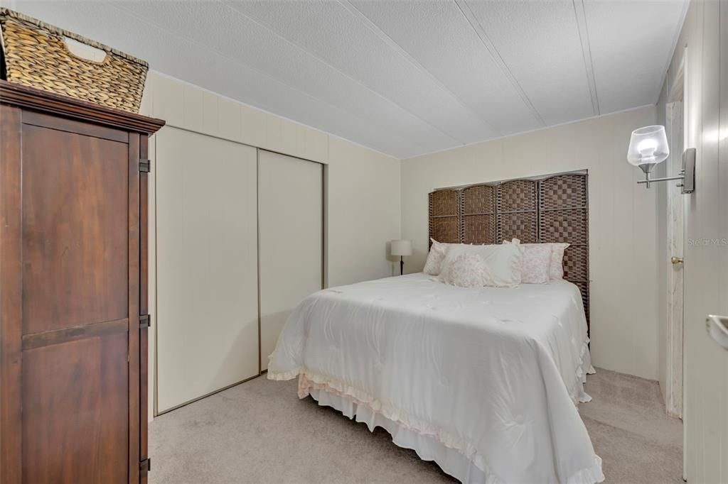 合同活跃: $129,900 (2 贝兹, 2 浴室, 1368 平方英尺)