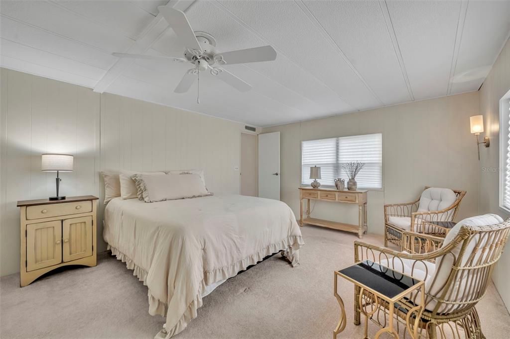 合同活跃: $129,900 (2 贝兹, 2 浴室, 1368 平方英尺)