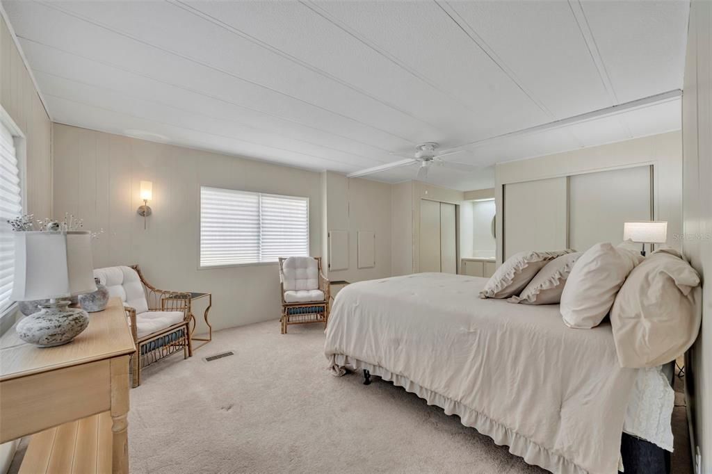 合同活跃: $129,900 (2 贝兹, 2 浴室, 1368 平方英尺)