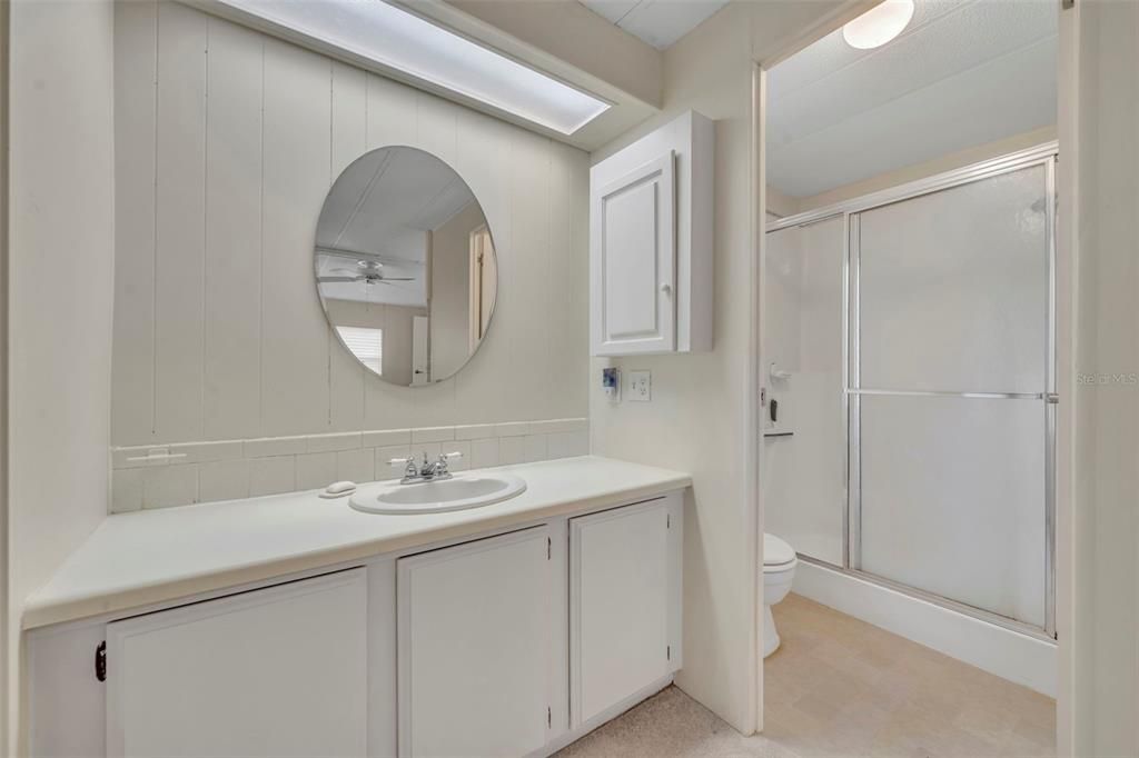 合同活跃: $129,900 (2 贝兹, 2 浴室, 1368 平方英尺)