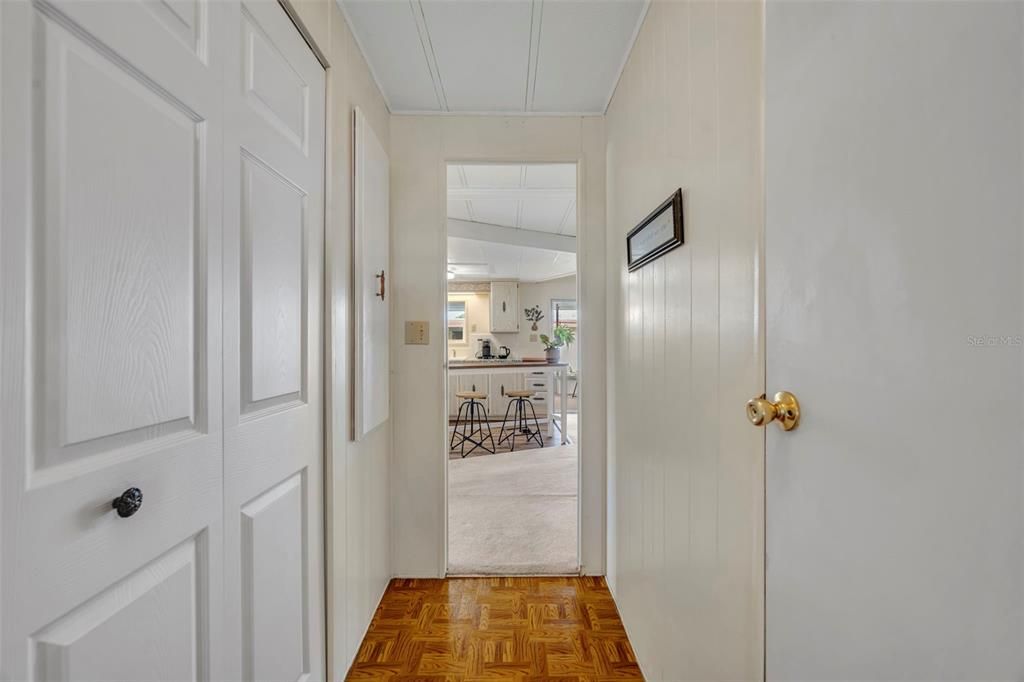 合同活跃: $129,900 (2 贝兹, 2 浴室, 1368 平方英尺)