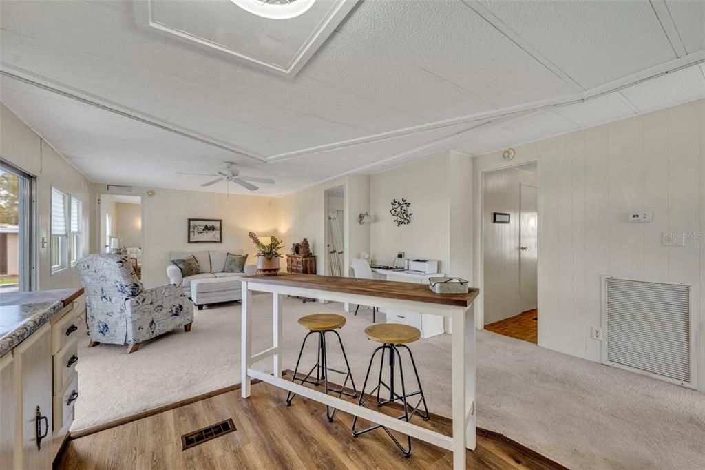 合同活跃: $129,900 (2 贝兹, 2 浴室, 1368 平方英尺)