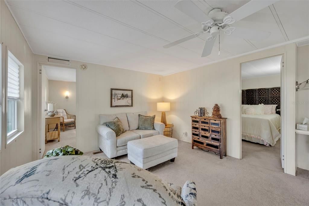 合同活跃: $129,900 (2 贝兹, 2 浴室, 1368 平方英尺)