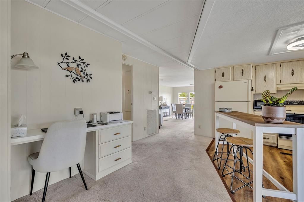 合同活跃: $129,900 (2 贝兹, 2 浴室, 1368 平方英尺)