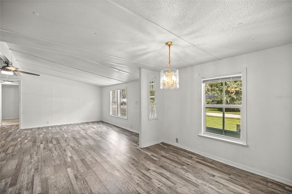 待售: $205,000 (3 贝兹, 2 浴室, 1248 平方英尺)