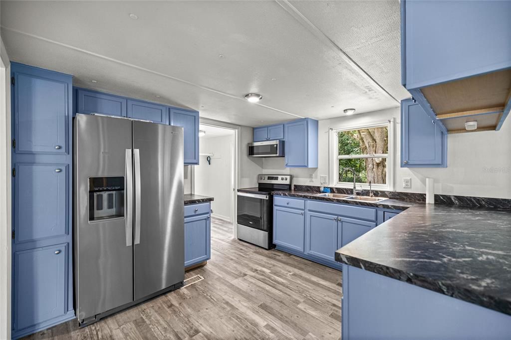 待售: $205,000 (3 贝兹, 2 浴室, 1248 平方英尺)