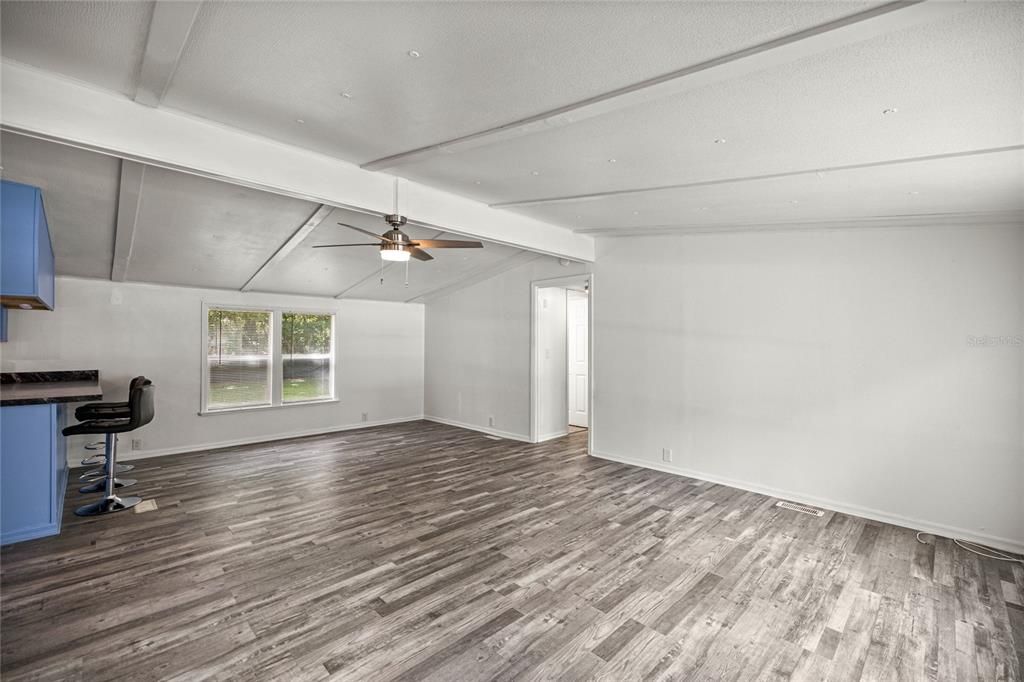 待售: $205,000 (3 贝兹, 2 浴室, 1248 平方英尺)