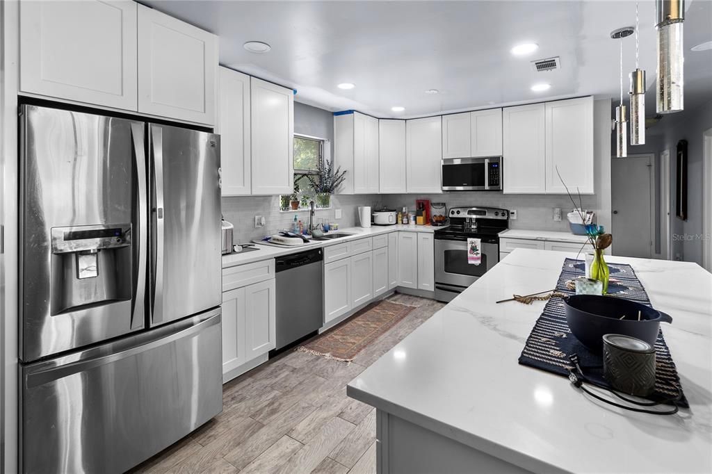 For Sale: $236,900 (3 beds, 2 baths, 1353 Square Feet)