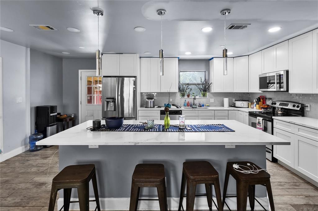 For Sale: $236,900 (3 beds, 2 baths, 1353 Square Feet)