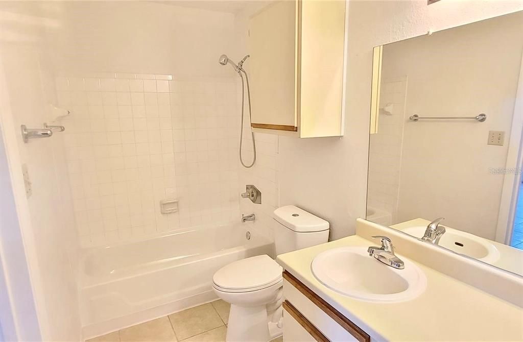 Под контрактом: $99,999 (1 спален, 1 ванн, 580 Квадратных фут)