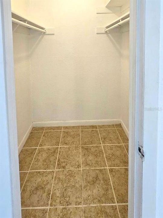 Под контрактом: $99,999 (1 спален, 1 ванн, 580 Квадратных фут)