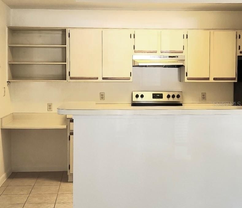 Под контрактом: $99,999 (1 спален, 1 ванн, 580 Квадратных фут)