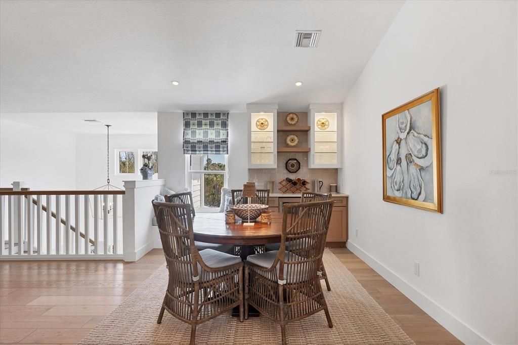 出租: $6,000 (3 贝兹, 4 浴室, 2396 平方英尺)