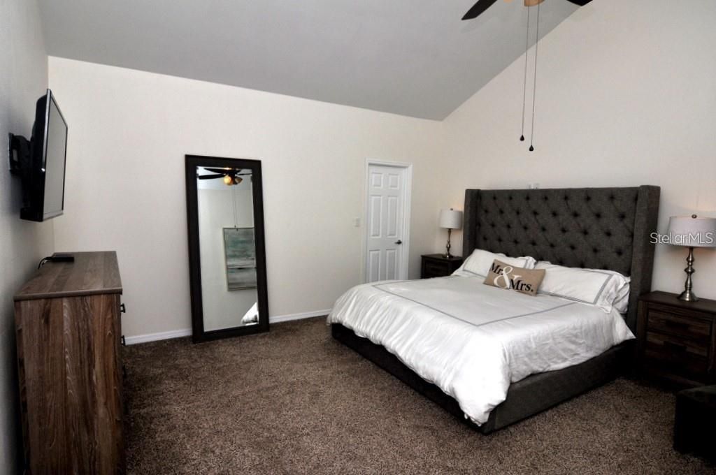 出租: $7,200 (3 贝兹, 2 浴室, 2341 平方英尺)