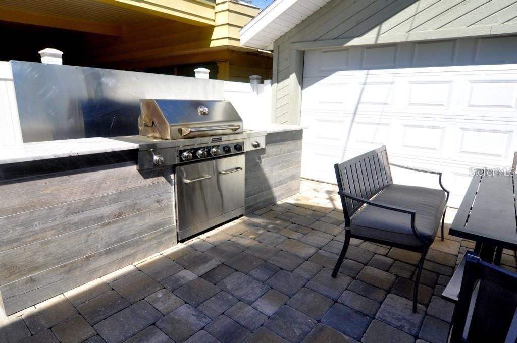 出租: $7,200 (3 贝兹, 2 浴室, 2341 平方英尺)