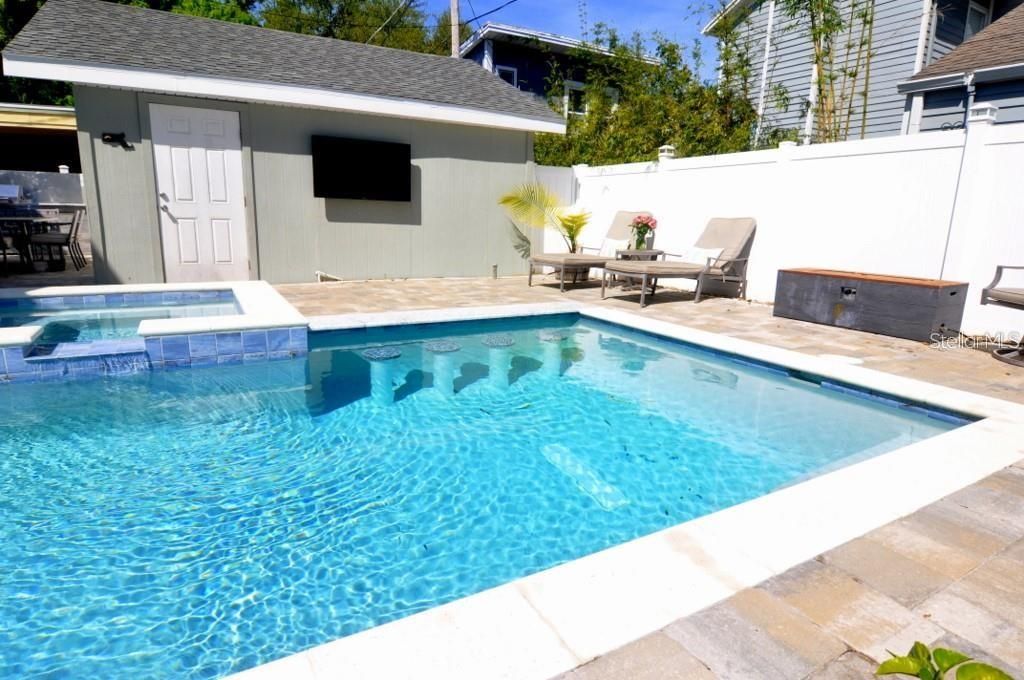 出租: $7,200 (3 贝兹, 2 浴室, 2341 平方英尺)