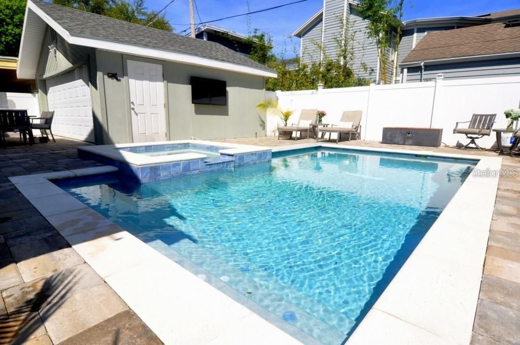 出租: $7,200 (3 贝兹, 2 浴室, 2341 平方英尺)