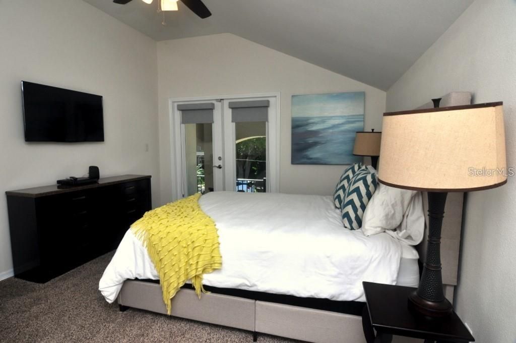 出租: $7,200 (3 贝兹, 2 浴室, 2341 平方英尺)