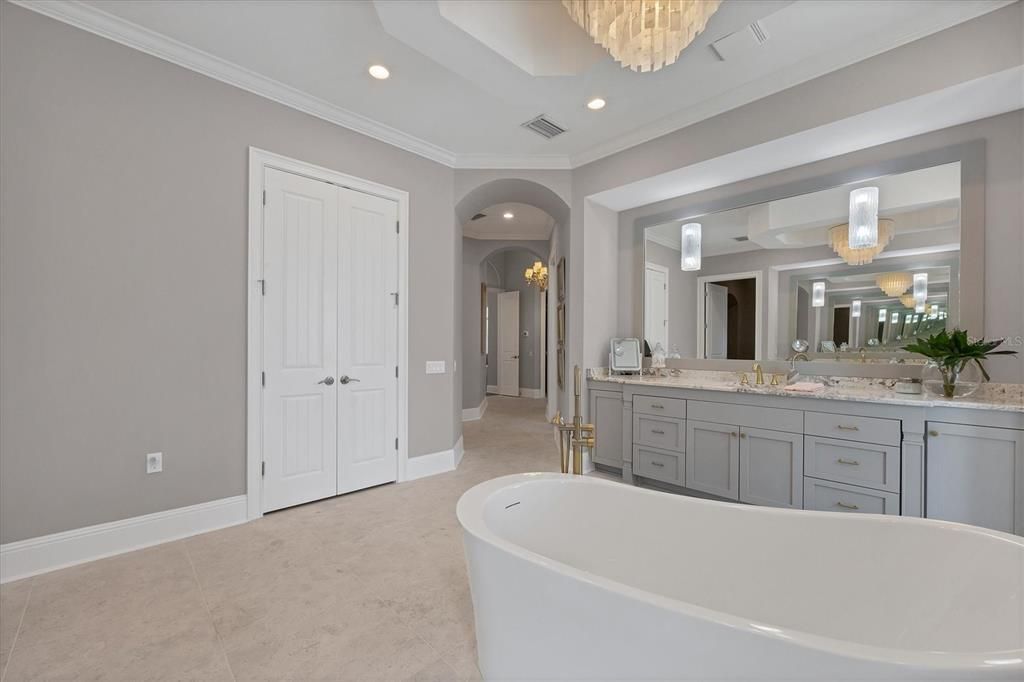 待售: $3,400,000 (3 贝兹, 3 浴室, 4484 平方英尺)