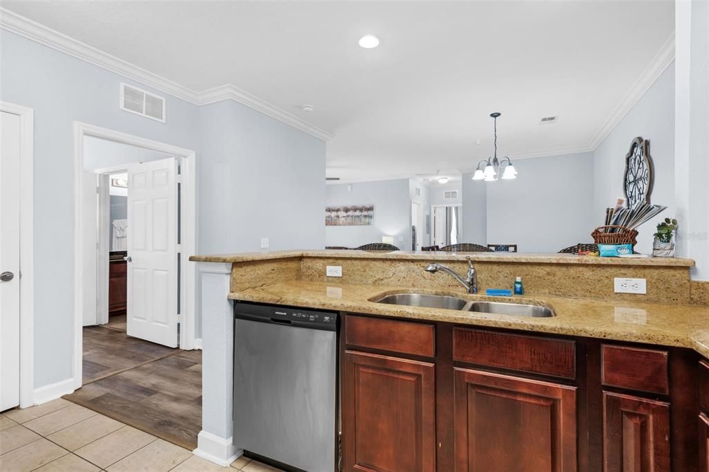 На продажу: $229,000 (3 спален, 2 ванн, 1244 Квадратных фут)