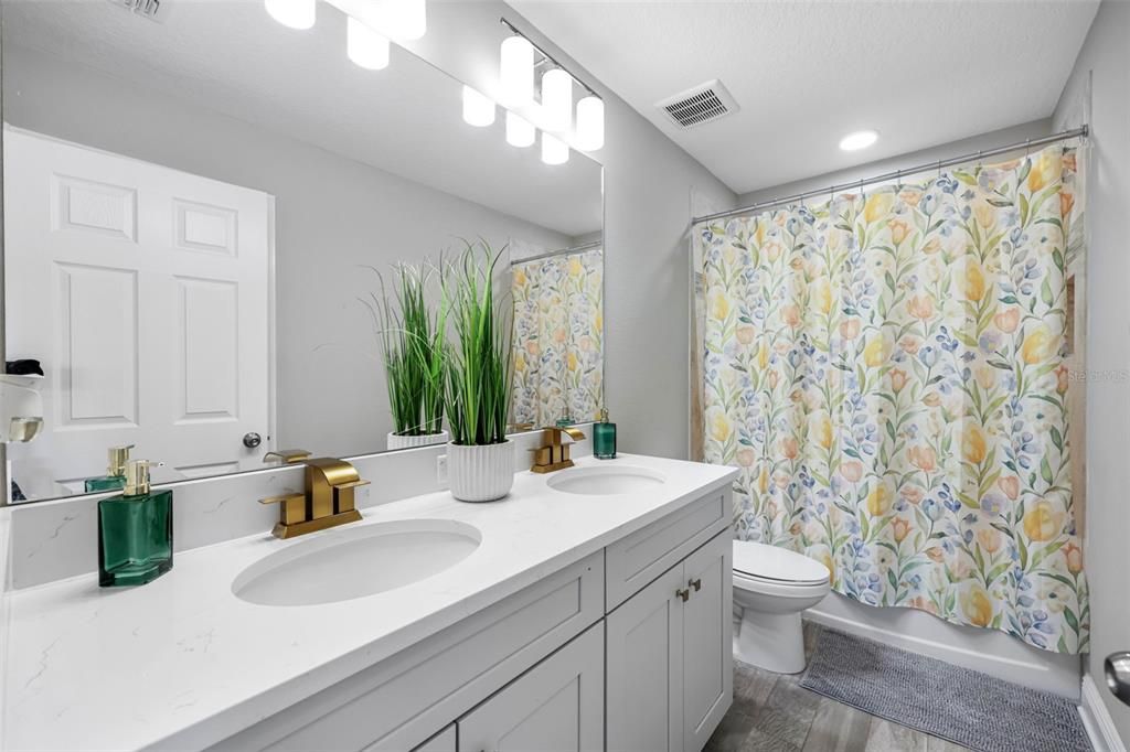 For Sale: $625,000 (5 beds, 4 baths, 3761 Square Feet)