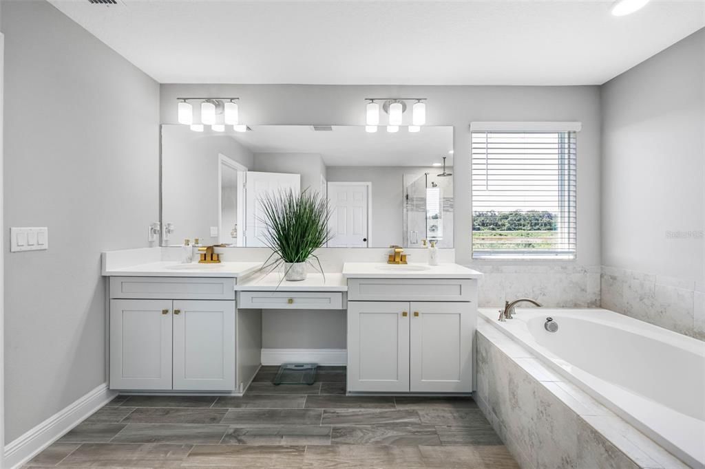 For Sale: $625,000 (5 beds, 4 baths, 3761 Square Feet)