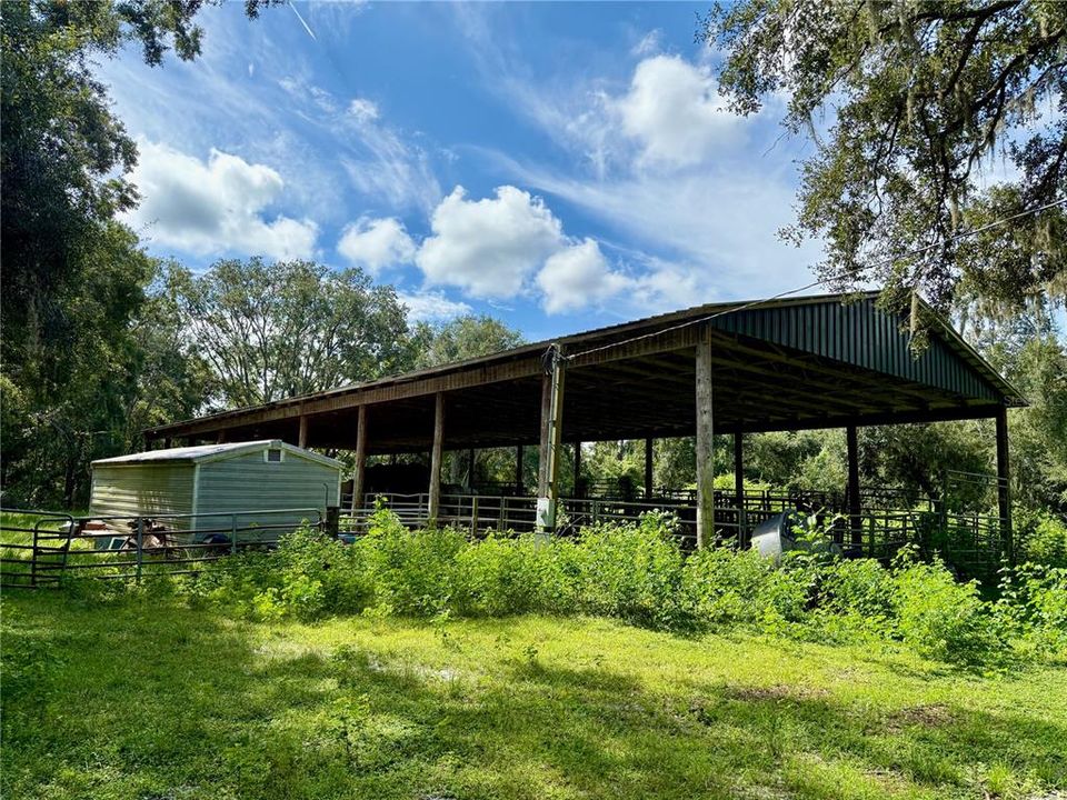 На продажу: $2,800,000 (68.28 acres)