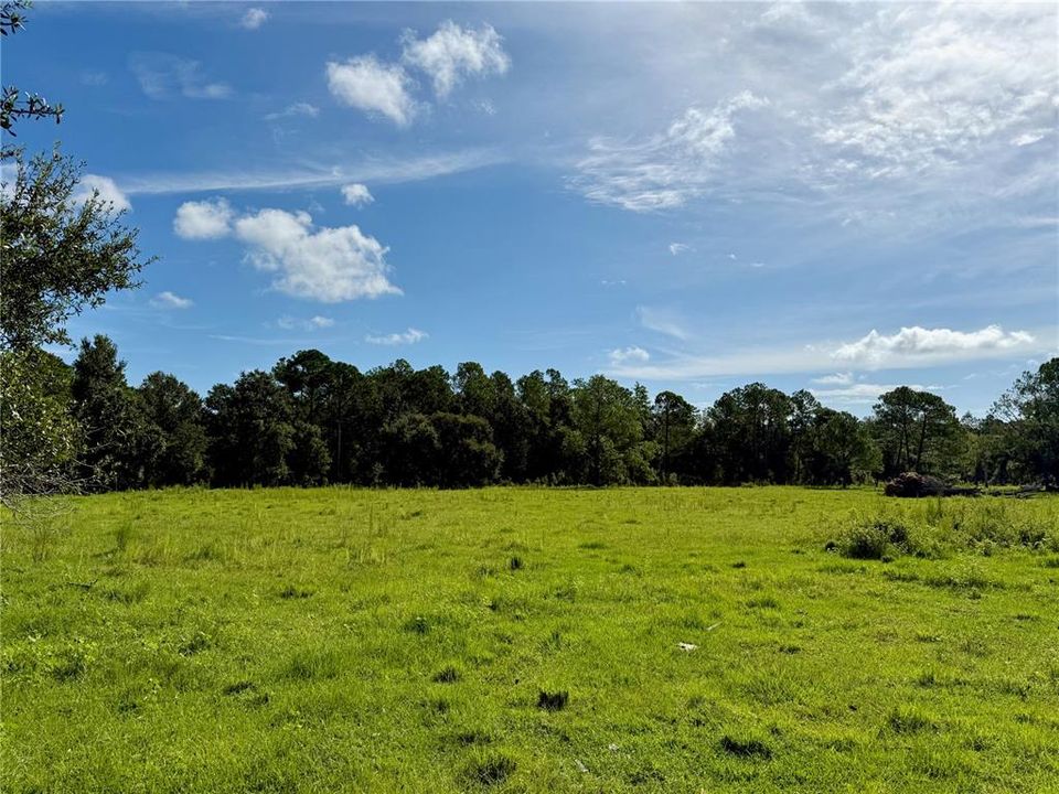 На продажу: $2,800,000 (68.28 acres)