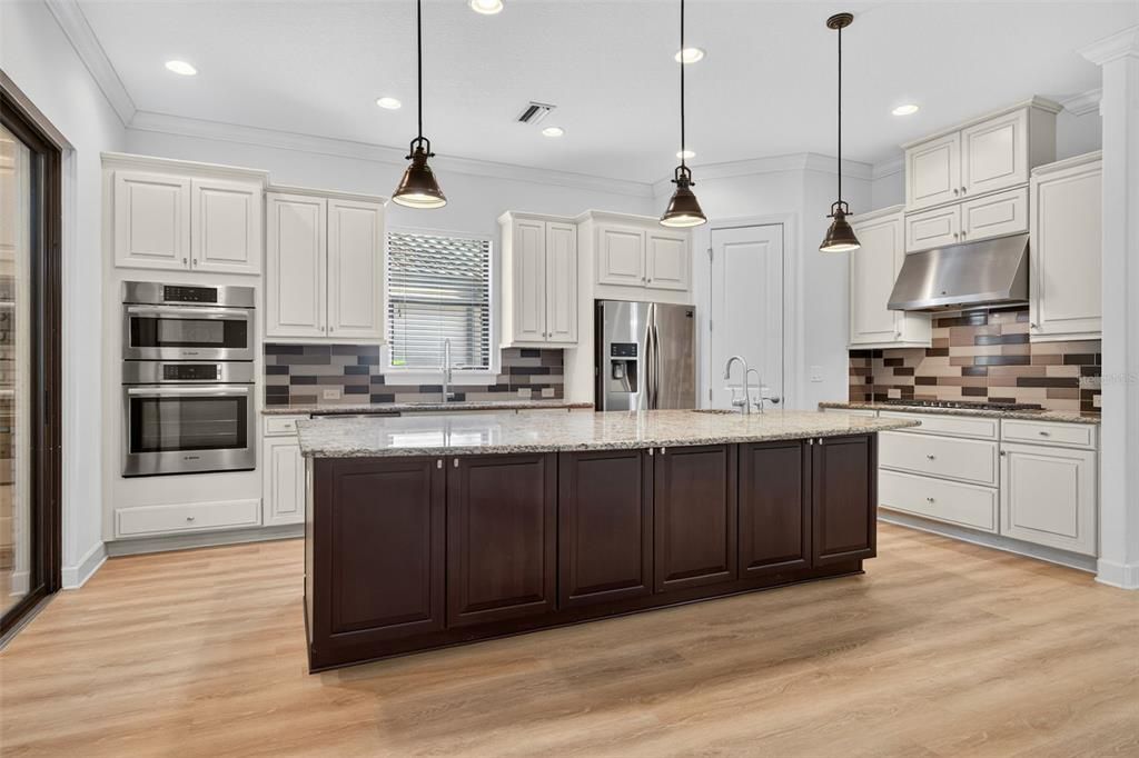 Active With Contract: $550,000 (3 beds, 3 baths, 2248 Square Feet)