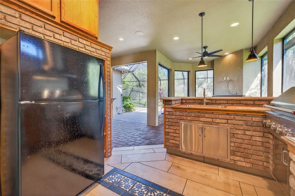 Active With Contract: $550,000 (3 beds, 3 baths, 2248 Square Feet)