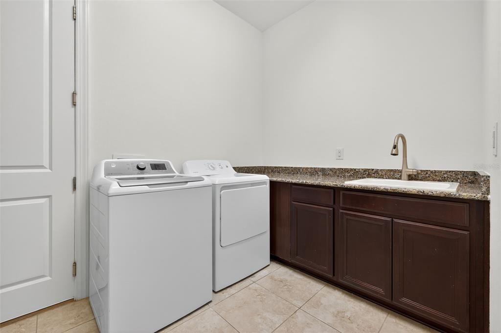 Active With Contract: $550,000 (3 beds, 3 baths, 2248 Square Feet)