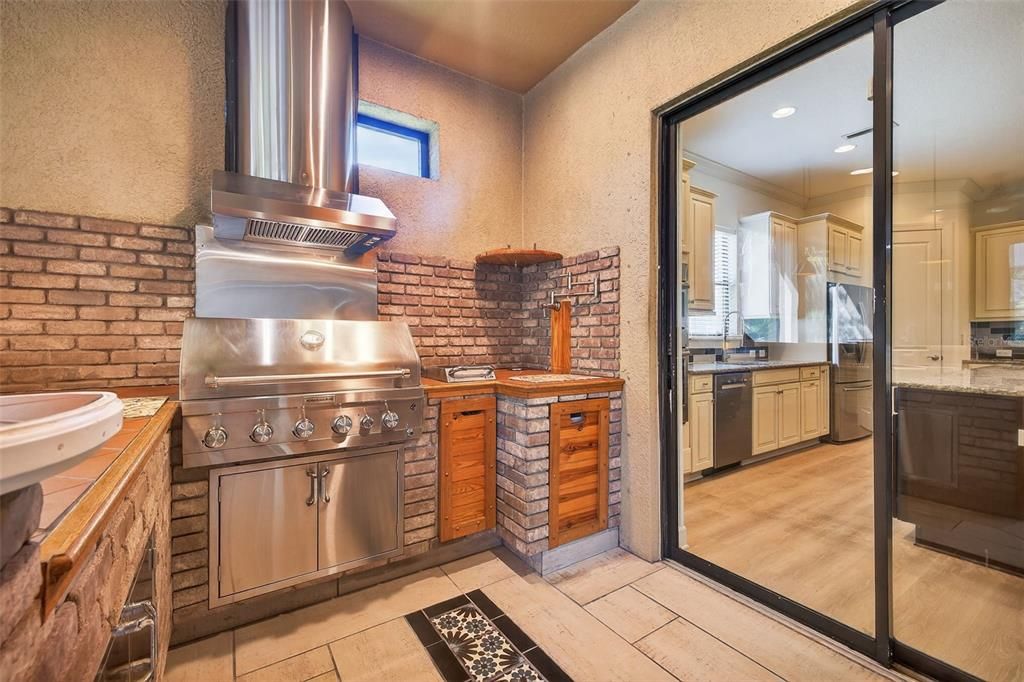 Active With Contract: $550,000 (3 beds, 3 baths, 2248 Square Feet)