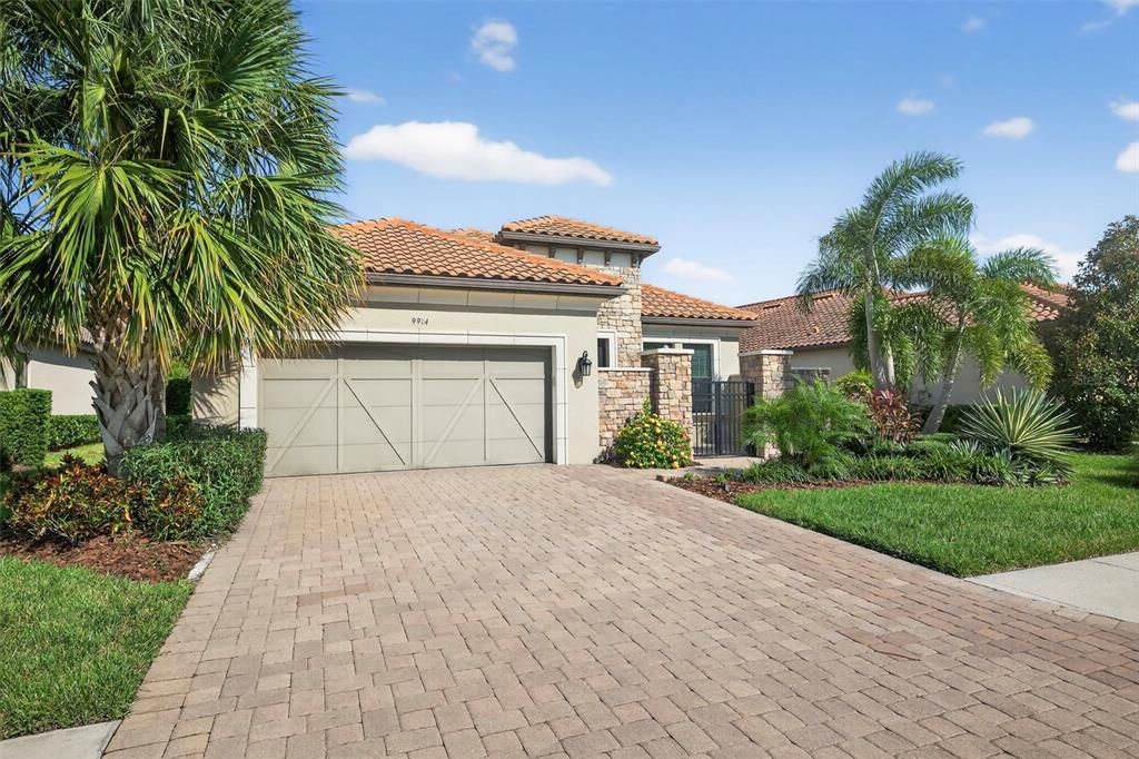 Active With Contract: $550,000 (3 beds, 3 baths, 2248 Square Feet)