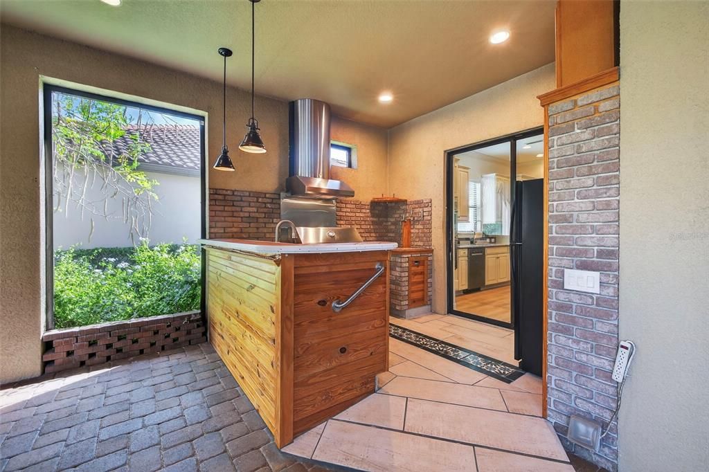 Active With Contract: $550,000 (3 beds, 3 baths, 2248 Square Feet)