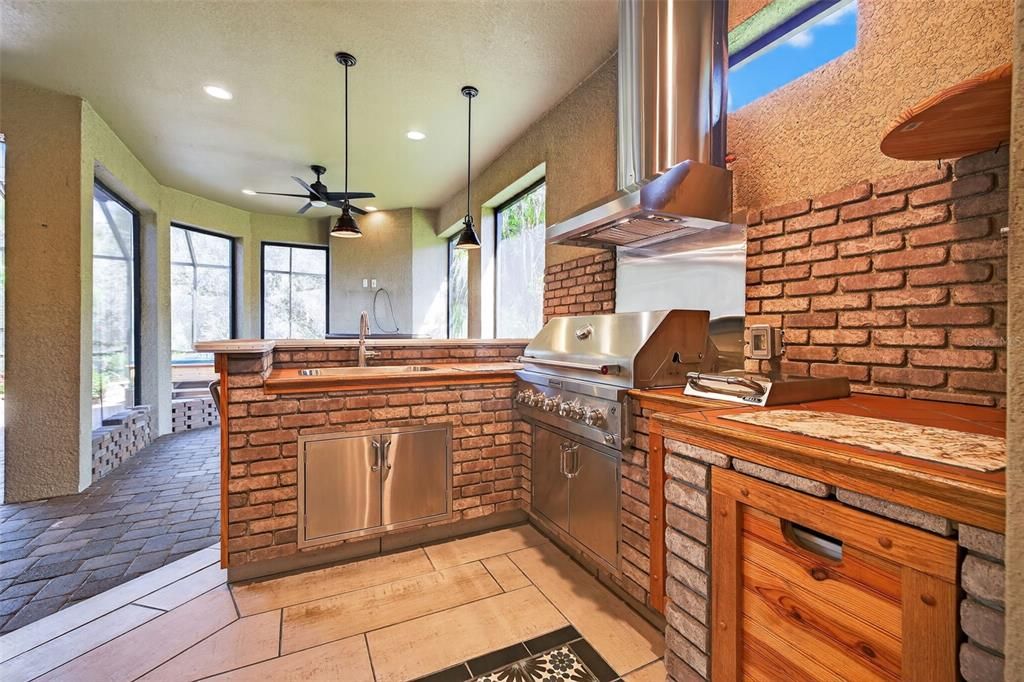 Active With Contract: $550,000 (3 beds, 3 baths, 2248 Square Feet)